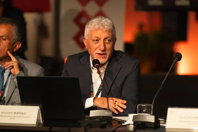 Massimo Ruffolo al microfono