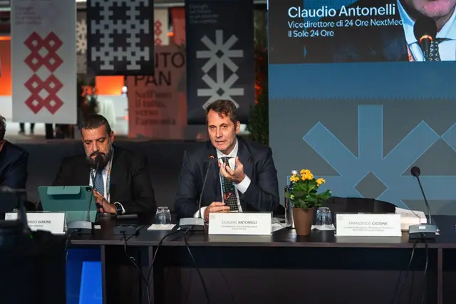 Claudio Antonelli al tavolo