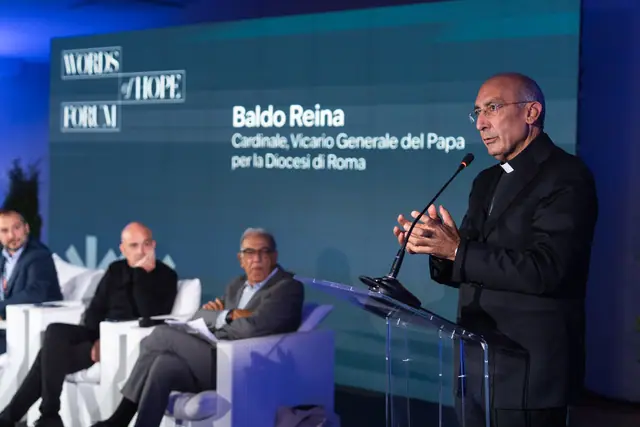 Il Cardinale Baldo Reina al leggio