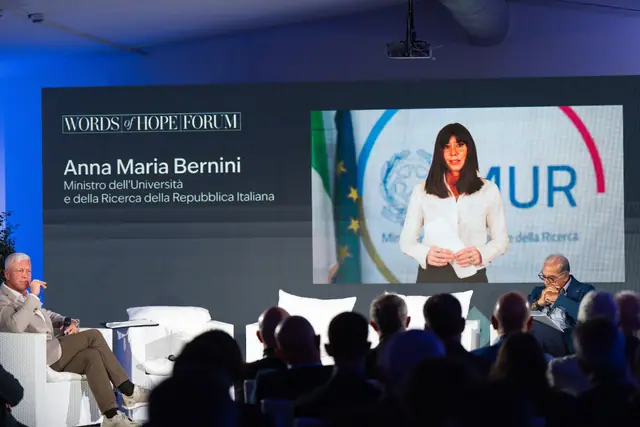 Anna Maria Bernini sullo schermo della plenaria